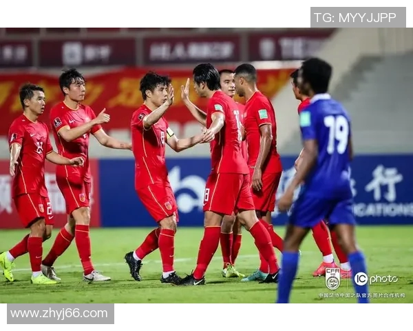 中国足球迎战叙利亚队期待逆袭展现实力与团队精神